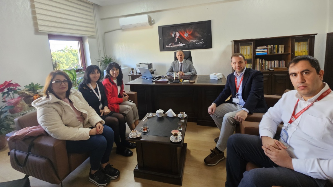 Türk Kızılay Mersin Şube İl Yöneticisi Metin BENATMACA ve kıymetli ekip arkadaşları okulumuzu ziyaret ettiler.