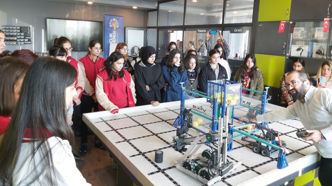 Mersin Üniversitesi Gençlik Bilim ve Sanat Uygulama ve Araştırma Merkezinde gerçekleştirilen Dijital Okuryazarlık